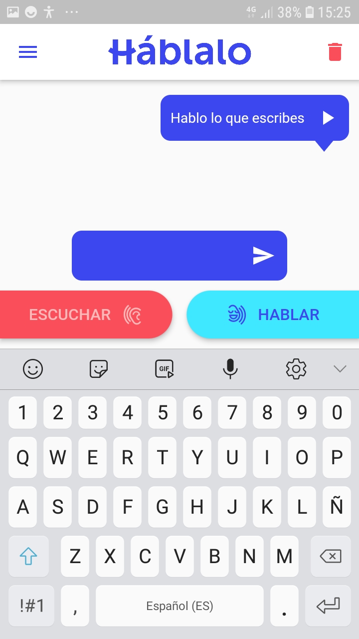 Chat mostrando el teclado para escribir texto que se convertirá en voz