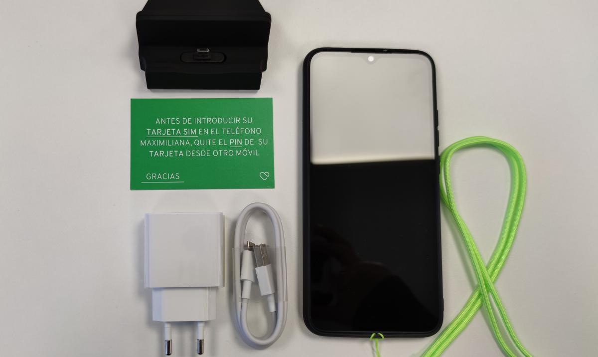 Image showing all Maximiliana accessories: mobile, cover, pendant, charging base, adapter and microUSB cable