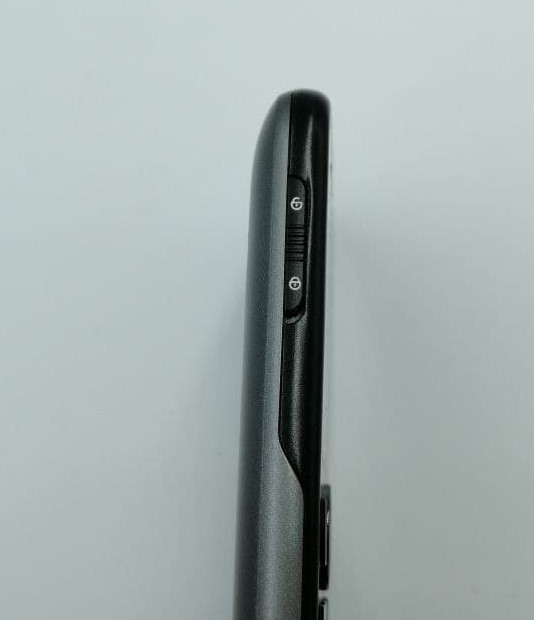 Image showing the lock button on the side of the phone