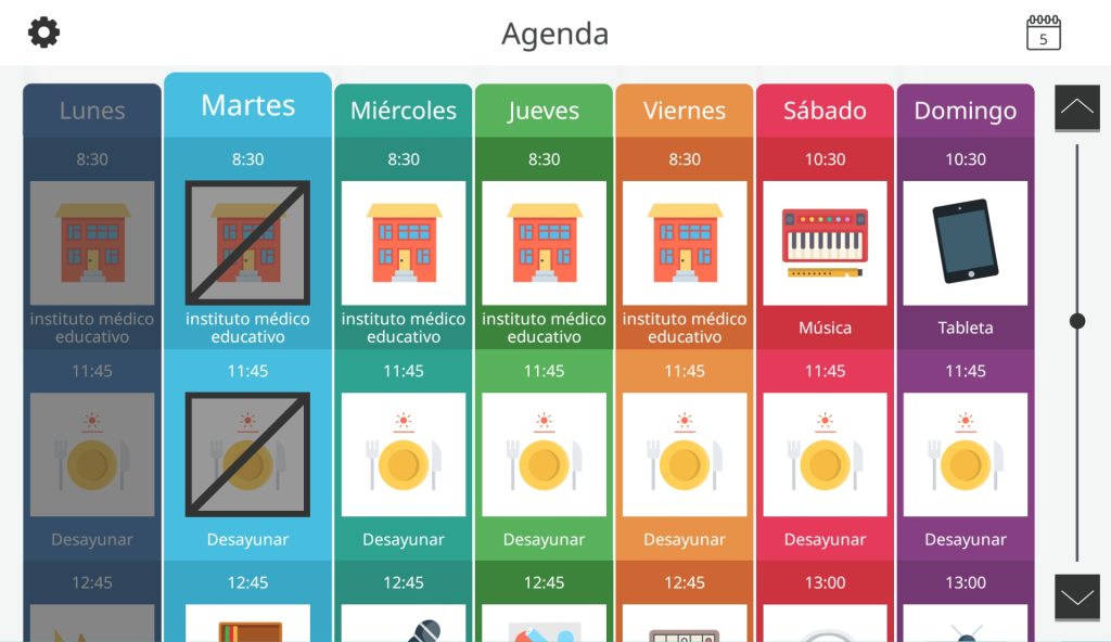 Se muestra la agenda como tal, con los días de la semanas y diversas actividades a lo largo de esta. En la parte superior izquierda hay un botón para acceder a los ajustes. EN la parte superior derecha, un botón para cambiar entre el modo semanal y el diario.