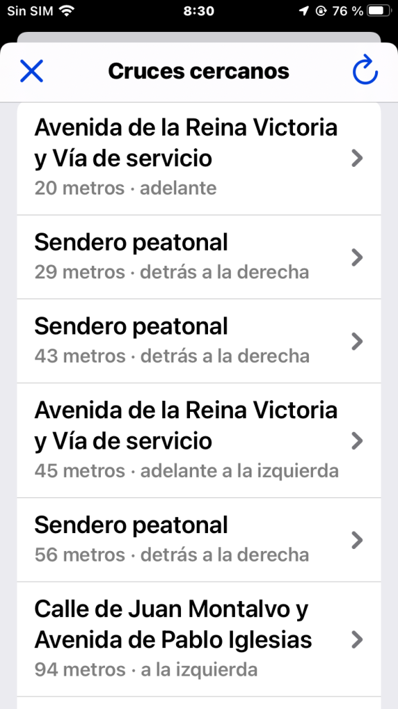 Lista de cruces cercanos a nuestra ubicación actual. En cada cruce se muestra también la distancia en metros y donde está, adelante, detrás a la derecha, detrás a la izquierda..