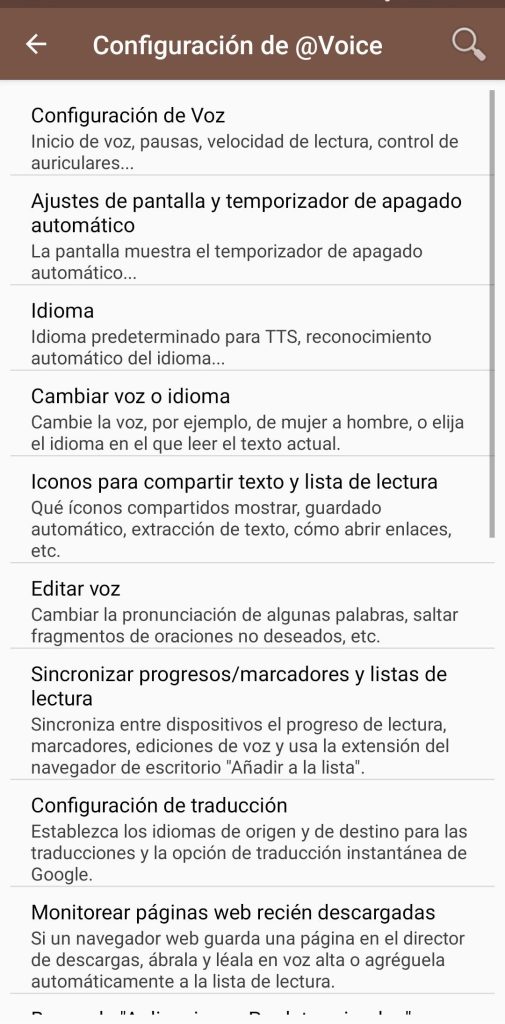 Página de configuración de @Voice, se encuentra una lista de botones como configuración de voz, idioma, ajustes de pantalla, cambiar voz o idioma...