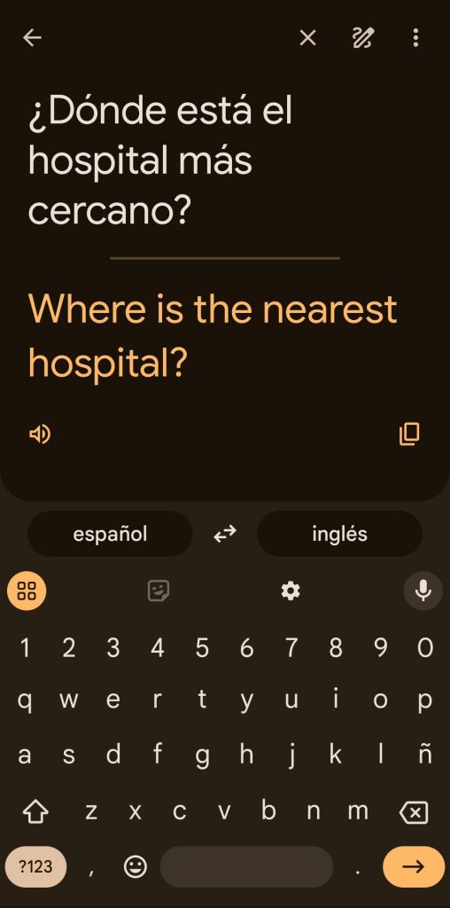 Se muestra un ejemplo de traducción con teclado. Además, en la zona central se encuentran los idiomas seleccionados, situados como se ha explicado.