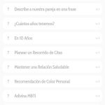 Esta es la página del consejero de IA. Pulsando en la parte superior central podemos ver el horóscopo diario con nuestra pareja, en el que te aconsejan planes. De bajo, hay varias preguntas para responder según el nivel de tu cuenta.