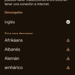 Se muestra la lista de idiomas descargados. A la derecha de cada idioma, hay un icono de descarga. En la parte superior izquierda de la pantalla, un icono en forma de flecha para retroceder a la pantalla anterior.