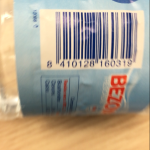 Fotografía del código de barras de una botella de agua mineral Bezoya identificada por la aplicación