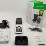 Box contents Doro 2404. Charging base, telephone, battery, charger, manual, headphones.