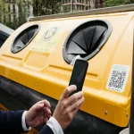 Person scanning the QR of a yellow container