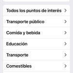 En esta página se encuentran todas las opciones de PDI cercanos que se pueden consultar. Están en una lista vertical, de arriba a abajo están: ubicación actual, todos los puntos de interés, transporte publico, comida...etc