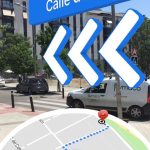 Screenshot augmented reality of Google Maps. The standard map is displayed at the bottom and navigation signs on the Seco street image at the top.
