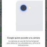 Captura de pantalla de una ventana emergente de la app cuyo mensaje es el siguiente: "Google quiere acceder a tu cámara. La cámara se usa de forma temporal para detectar tus alrededores y ofrecerte indicaciones"